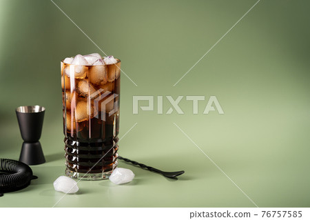 Soft drink Cola 76757585