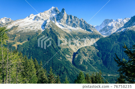 Aiguille du Dru 76758235