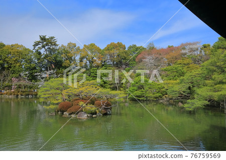 [京都] 晴空下的平安神宮東神念 76759569
