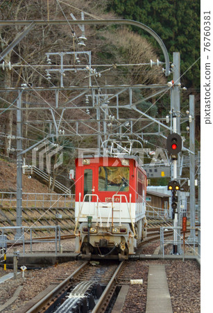 大井川鐵道井川線列車窗風景Abt型鐵道電力機車 大井川鐵道井川線列車窗風景Abt型鐵道電力機車 76760381