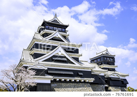 修復工作進展順利的熊本城天守閣恢復了美麗的面貌(攝於2021年3月22日) 修復工作進展順利的熊本城天守閣恢復了美麗的面貌(攝於2021年3月22日) 76761691