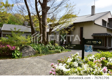Yokohama City Matano Bettei Garden Matano Bettei Fresh greenery, flower beds and garden directions in front of the entrance Yokohama City Matano Bettei Garden Matano Bettei Fresh greenery, flower beds and garden directions in front of the entrance 76761706