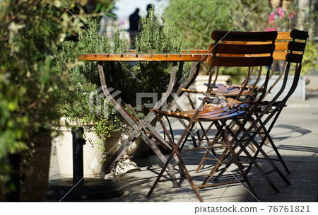 Garden table and chair 76761821