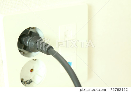 Outlet with cord inserted (Korea, 220v) 76762132
