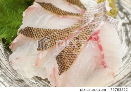 Grunt's hot water "Sashimi made with hot frost" Grunt's hot water "Sashimi made with hot frost" 76763832