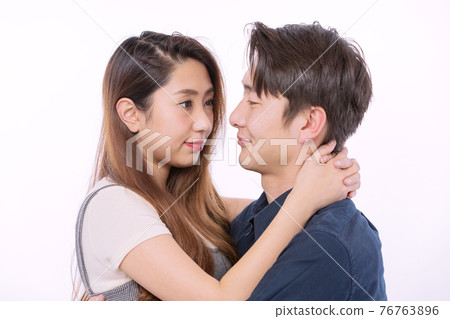 couple staring at each other 76763896