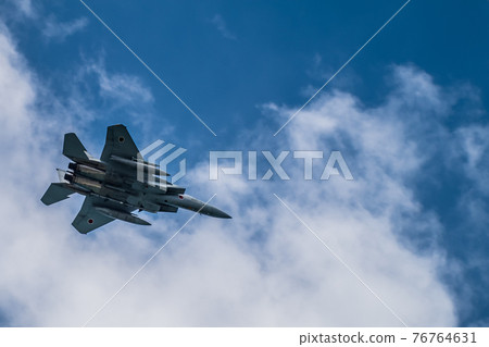 從F15戰鬥機那霸空軍基地底部拍攝 76764631
