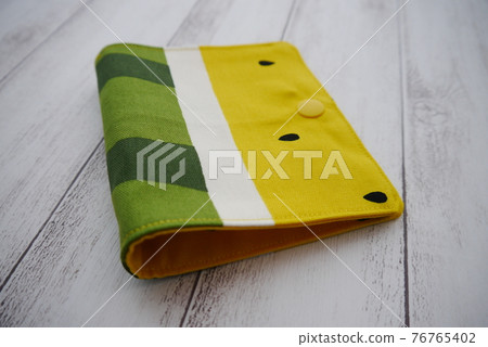 Mask case 76765402