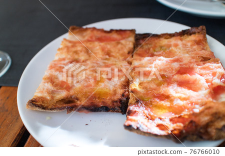 Spanish Cuisine-Bread Con Tomate- 76766010