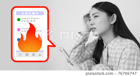 因在線燃燒而陷入困境的女性形象 因在線燃燒而陷入困境的女性形象 76766747