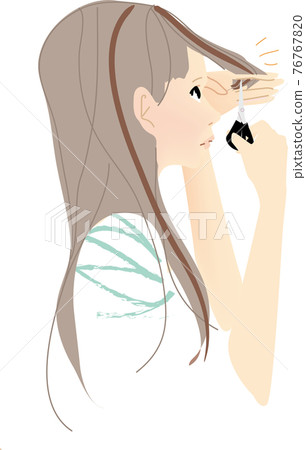 Woman self-cutting her bangs Woman self-cutting her bangs 76767820