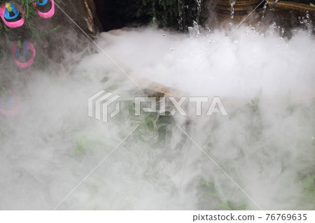 Smoke from dry ice to decorate the garden. Smoke from dry ice to decorate the garden. 76769635