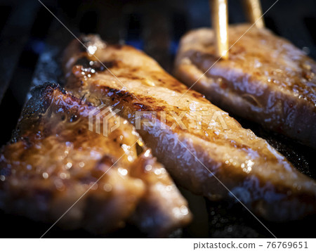 多汁的高級烤肉[豬肉托羅] 76769651