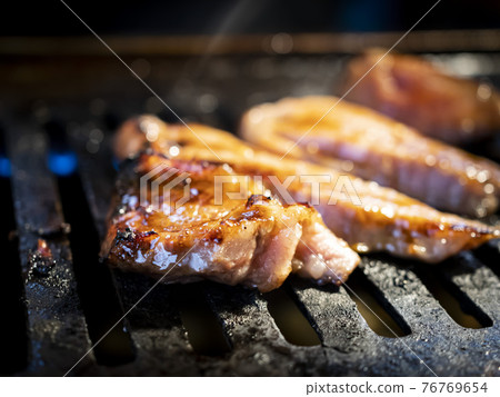 多汁的高級烤肉[豬肉托羅] 76769654