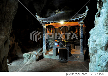 Bich Dong pagoda in Ninh Binh, Vietnam 76774589