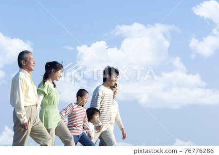 Three generations family holding hands Three generations family holding hands 76776286