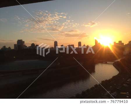 城市日落 76779410