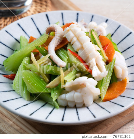 西洋芹 芹菜 中卷 透抽 Celery squid セロリ キンサイ いか 76781361