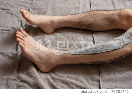 Men's leg hair removal image of applying hair... - Stock Photo [76781741] -  PIXTA