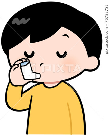 Boy using an inhaler 76782753
