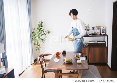 Men's cooking image 76783060