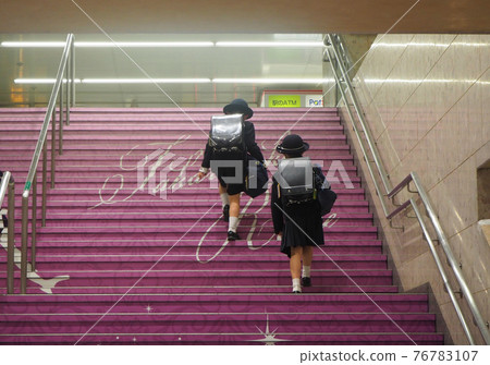 小學生的學校之路 76783107