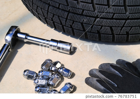 汽車輪胎更換冬季準備無釘輪胎 76783751