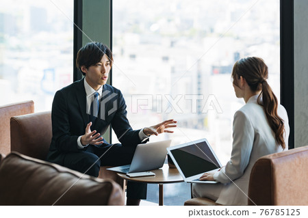 business people having a meeting 76785125