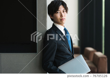 Business person portrait 76785126