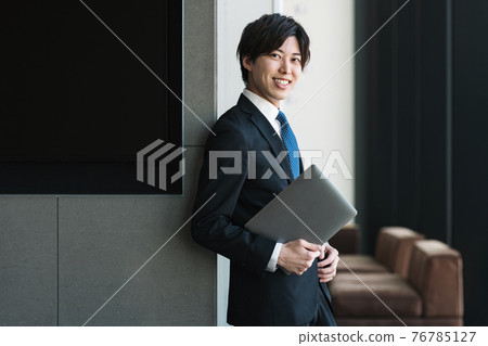 Business person portrait 76785127