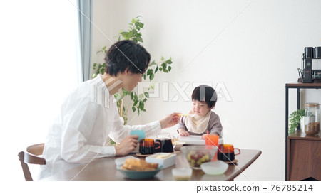 Ikumen father feeding baby food to a one-year-old child Ikumen father feeding baby food to a one-year-old child 76785214