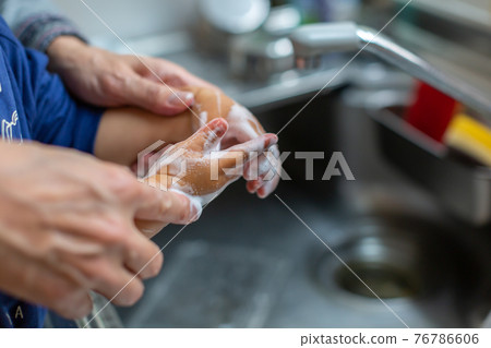Toddler washing hands Toddler washing hands 76786606