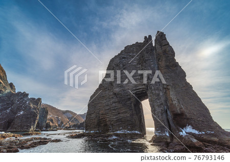 Muroran City Horaimon in the early morning Muroran City Horaimon in the early morning 76793146