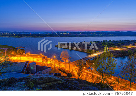 江京玉女峰公園的日落 76795047