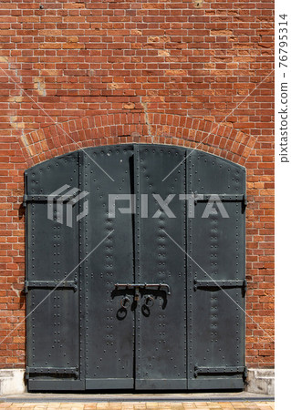 Red brick wall and iron door Red brick wall and iron door 76795314