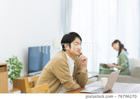 Middle male couple Middle male couple 76796270