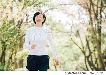 Image of women in their 50s jogging and running 76797194