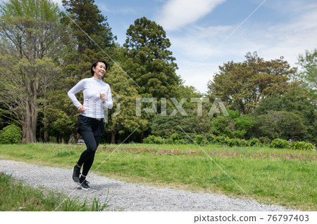 Image of women in their 50s jogging and running 76797403