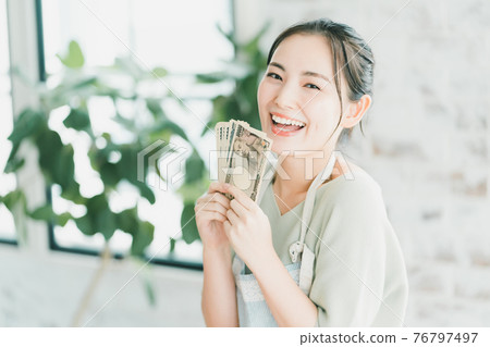 賺錢的家庭主婦 76797497