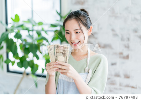 賺錢的家庭主婦 76797498