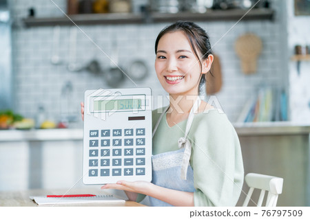 Calculator and housewife 76797509