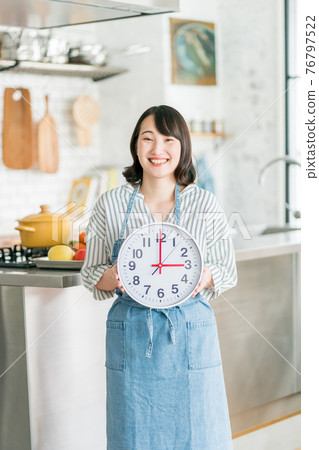 3點的家庭主婦業務 76797522