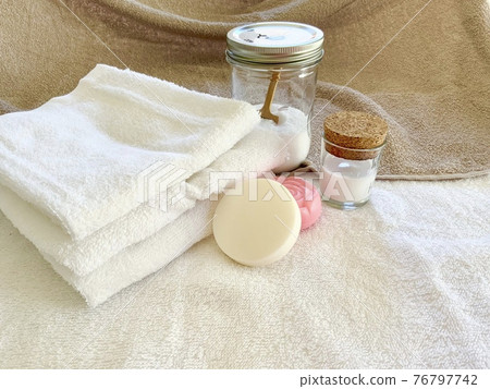 沐浴產品、浴鹽、毛巾、肥皂、護膚霜 76797742