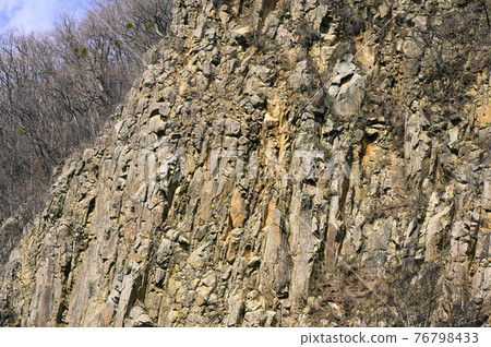 小關山柱狀節理（札幌南區石山） 76798433