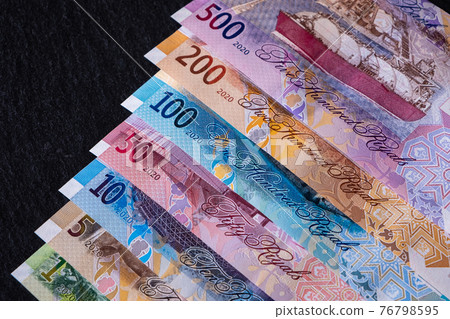 New Qatari Riyal banknotes  76798595