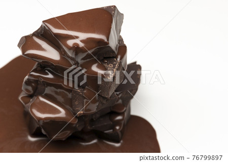 Sprinkle melted chocolate on a white background 76799897