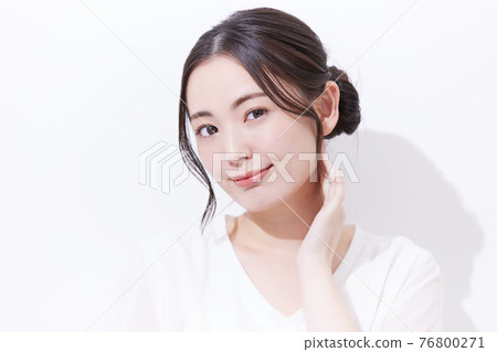 Beauty whitening young woman 76800271