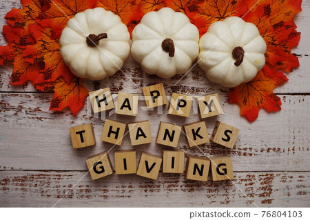 Happy Thanksgiving alphabet letter with pumpkins and autumn leaves on wooden background Happy Thanksgiving alphabet letter with pumpkins and autumn leaves on wooden background 76804103