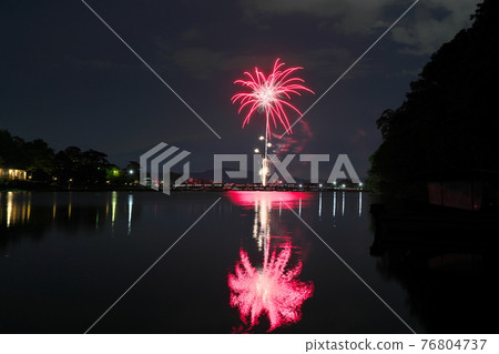 Fireworks in Arashiyama, Kyoto Fireworks in Arashiyama, Kyoto 76804737