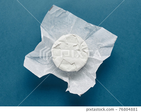 fresh brie cheese 76804881